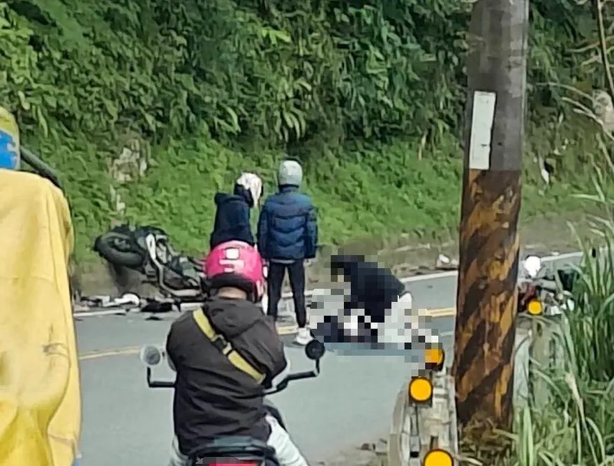 北宜公路騎士疑逆向對撞轎車　機車破碎解體人命危