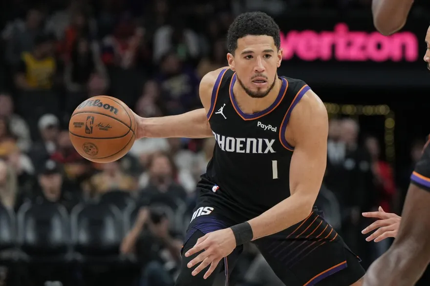 NBA/超帥！布克0.7秒致勝三分「顏射卡禿」　太陽逆轉聯盟龍頭雷霆