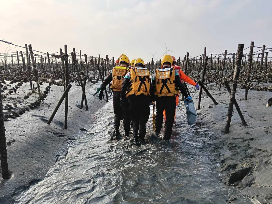 驚悚！彰化福寶濕地驚見「屍掛蚵架」　40歲男明顯死亡