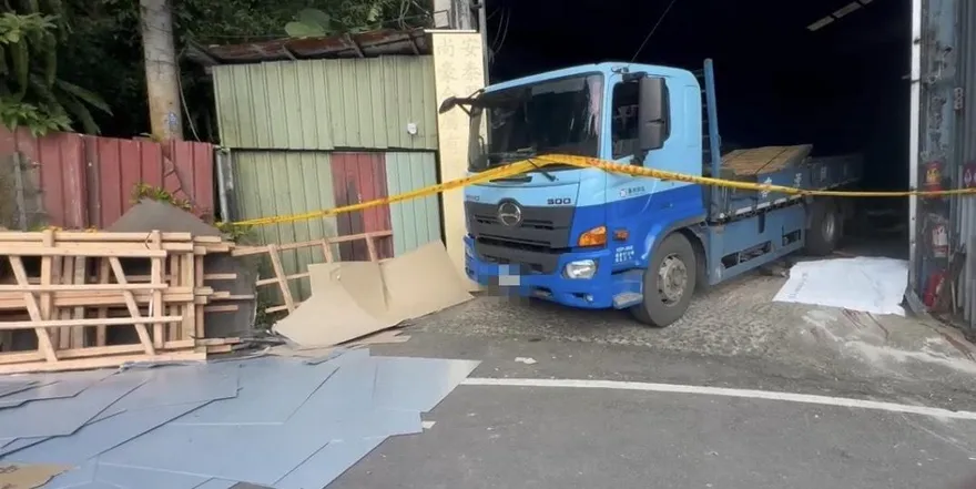 新北深坑工安意外　48歲司機卸貨遭「鋼板砸頭」慘死