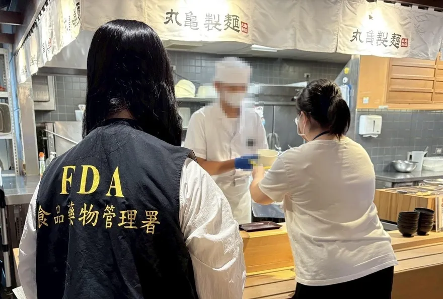 重組肉未標「僅供熟食」　丸龜製麵基隆店遭開罰3萬