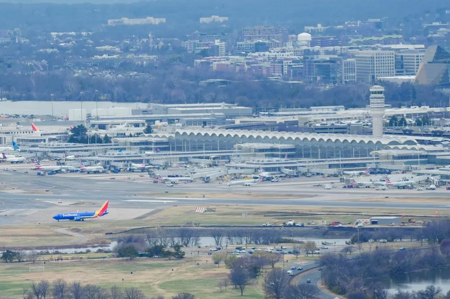 美軍抓捕馬杜洛致加勒比海空域大亂！全美逾千班機取消