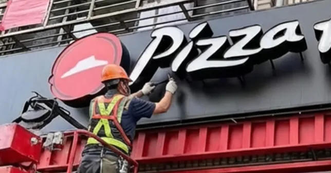 行銷翻船了！必勝客拆招牌喊「珍重再見」　遭網友轟爛