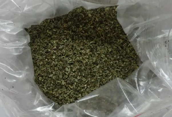 日本草莓半年12批不合格　小磨坊羅勒葉農藥超標