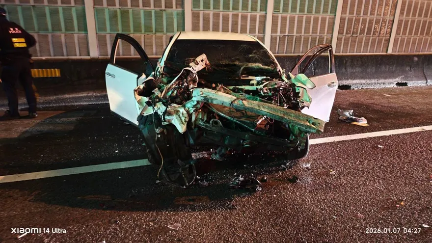 影/高雄出事！國1「轎車追撞水泥預拌車」車毀女慘死