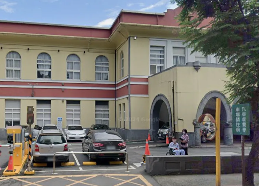 基隆部醫藥單驚見「媽媽是婊子」！藥師遭罰6萬不服仍敗訴