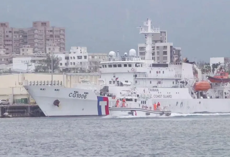 影/F-16V失事Day3！花蓮艦搭配3艘「重裝巡防艇」出海