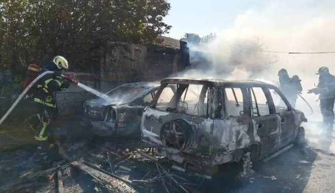 彰化線西鄉火警火煙狂竄　4汽車全毀燒到剩骨架