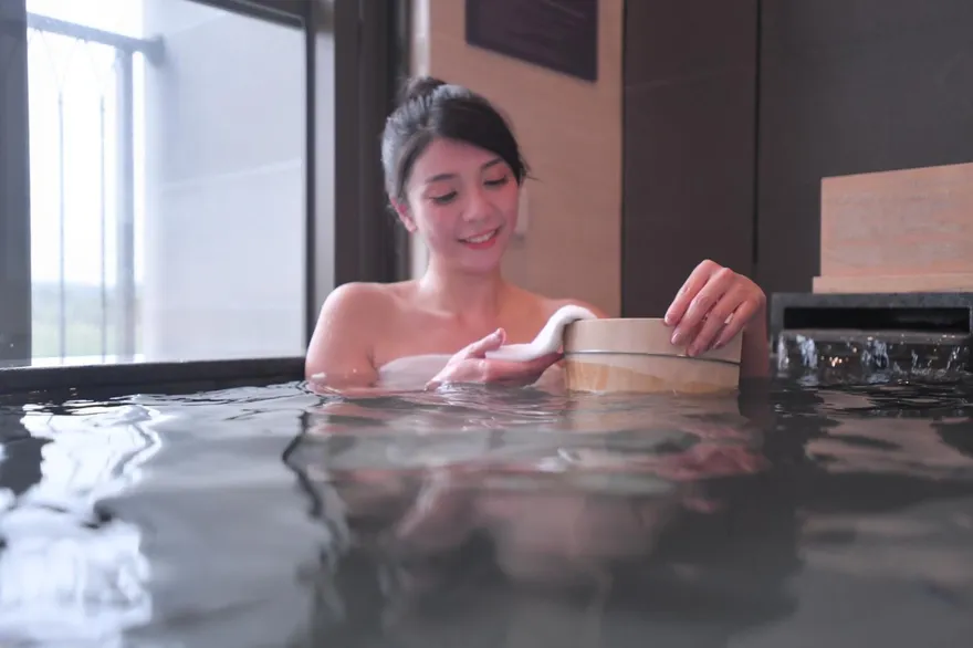 低溫泡湯單次勿超過30分鐘！醫籲：心血管患者需先評估