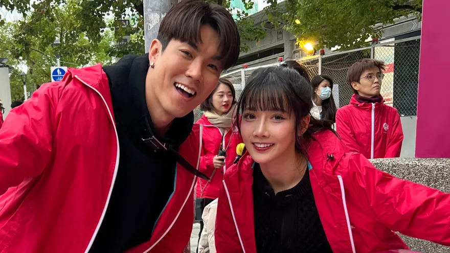 啦啦隊女神衣宸寒冬送暖街友　迎新年許願「合作吳慷仁」深耕戲劇