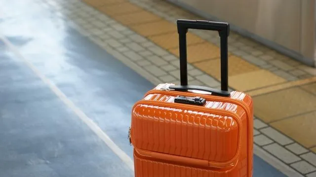 出國行李箱「舊託運貼紙」記得撕　否則恐送錯航班