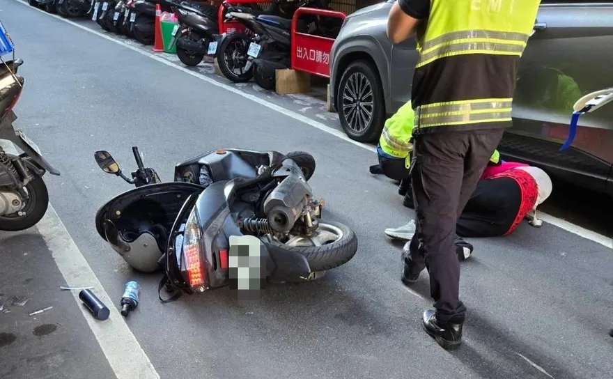 影/新北板橋機車逆光行駛撞行人　婦人昏迷命危