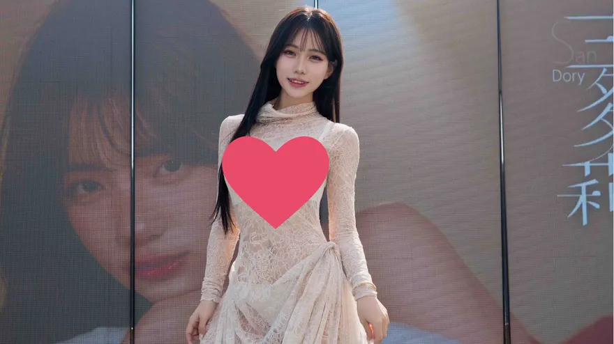 超香！辣模多莉「透視裝」見粉絲　羞認想找爸爸型男友