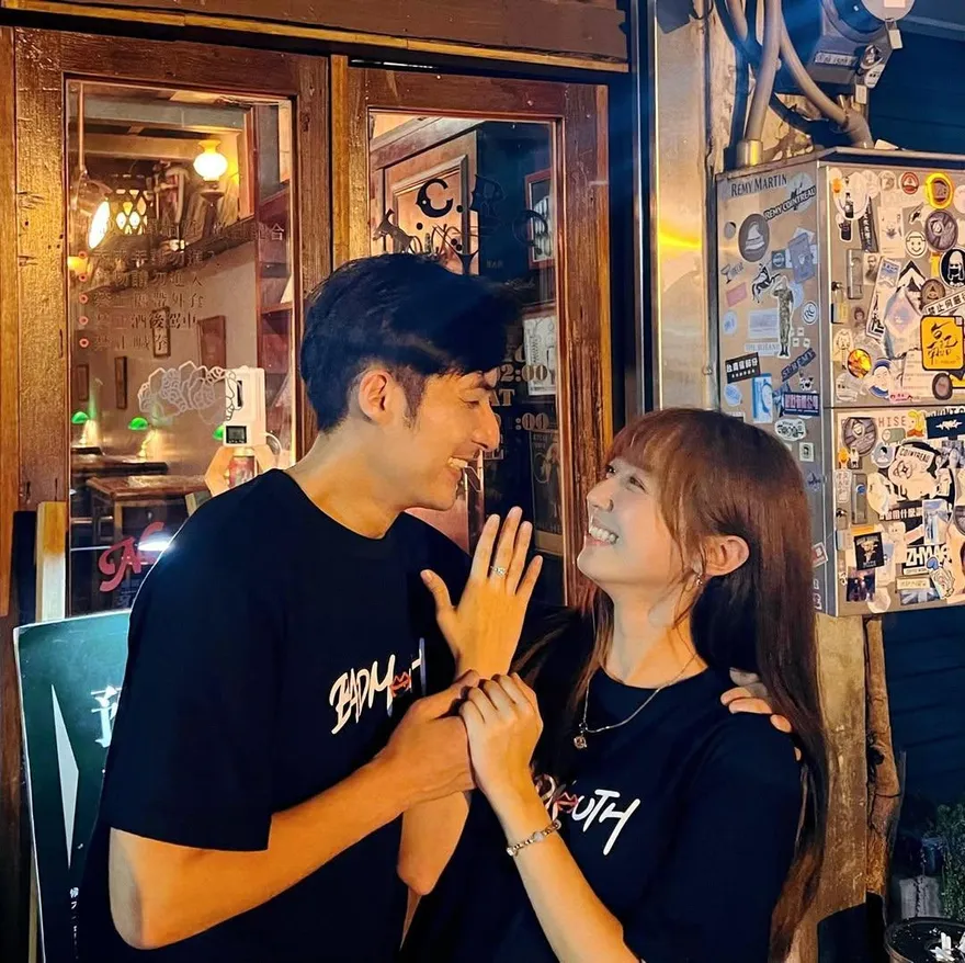 被指「沒愛家庭長大」！洪詩首露面哭了　喊：能嫁給他很開心