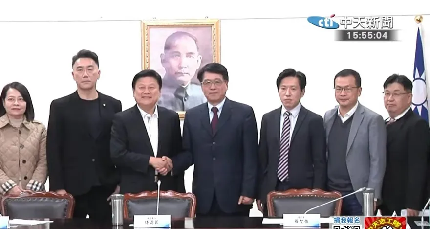 游盈隆拜會國民黨團　傅崐萁驚訝他無黨籍笑稱：棄暗投明是對的