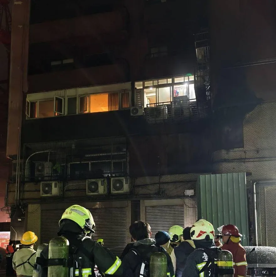 影/北市「親子教室廚房燒起來」！母女戴共生面罩獲救