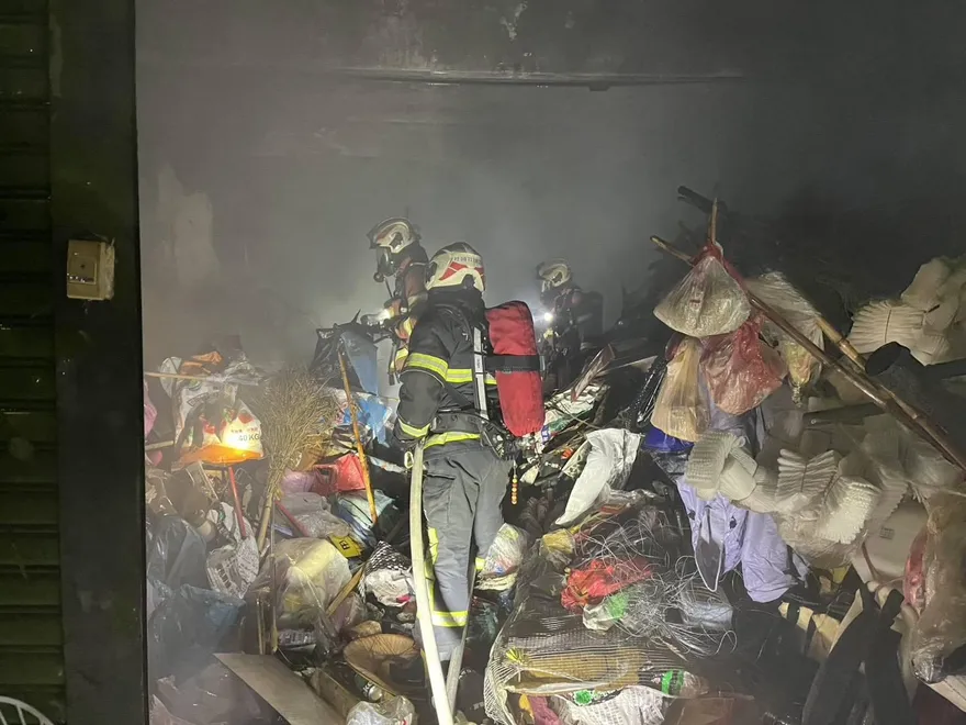 影/彰化民宅回收物堆積釀火警！　女子二度燒燙傷送醫