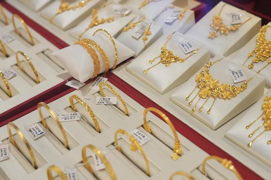 美伊開打國際金價再飆漲！陸湧現「搶金銀」人潮　一口氣買百萬