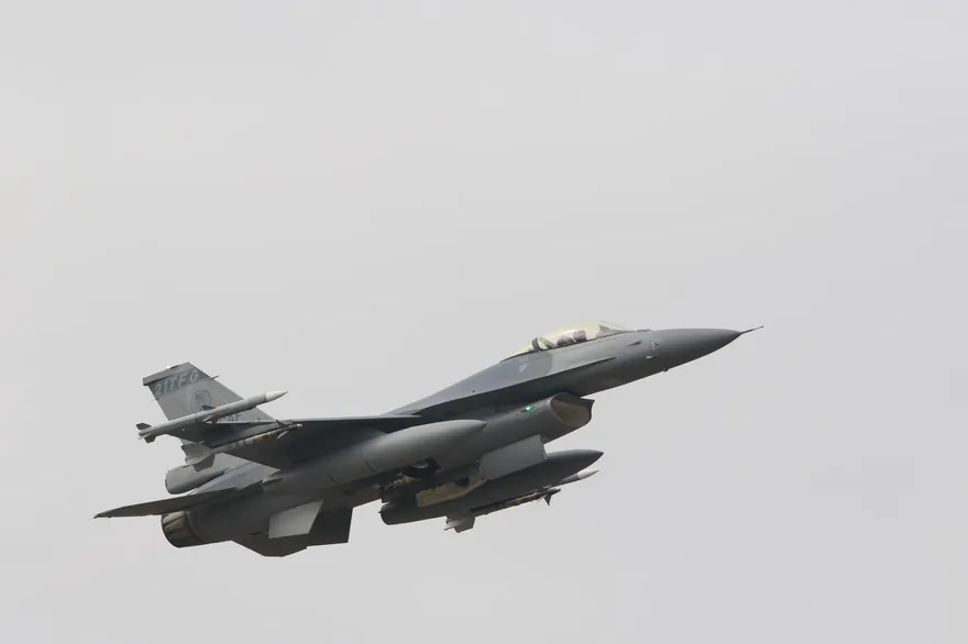 外媒爆料共軍正義使命軍演　對我國F-16戰機發射干擾彈