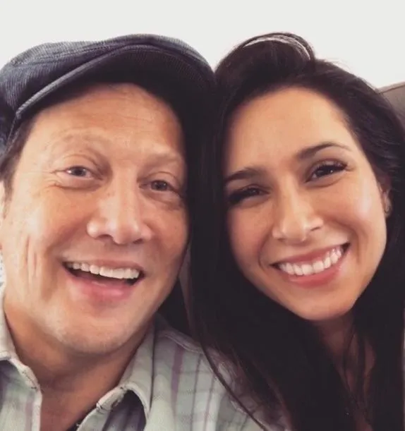 熱愛台灣曾偕妻逛夜市！「哈拉猛男」勞勃許奈德驚傳離婚