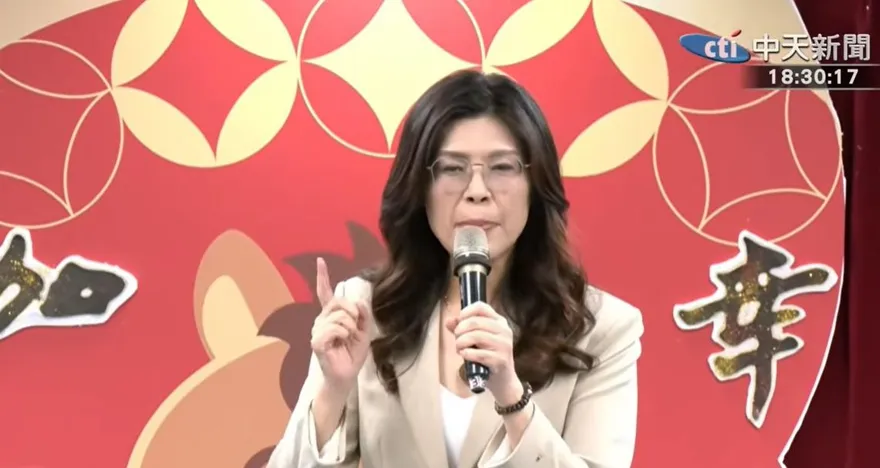 國民黨中央辦尾牙！鄭麗文台上嗨喊：打臉賴清德就是爽