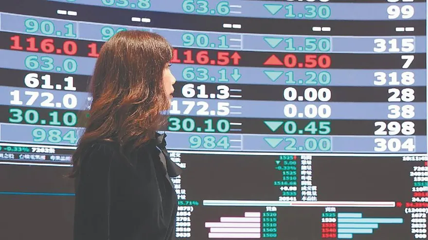 台股開盤重挫逾400點！記憶體股跳水　台積電低開1765元