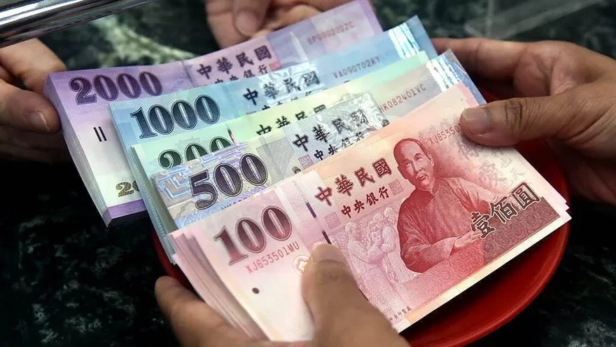 台股封關倒數衝新高　新台幣小升1分收31.55元