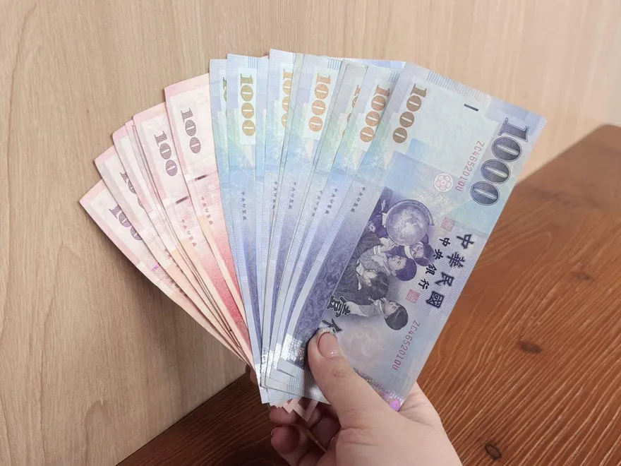 210萬人領錢！勞保年金平均1.9萬入帳　明再爽領6筆津貼