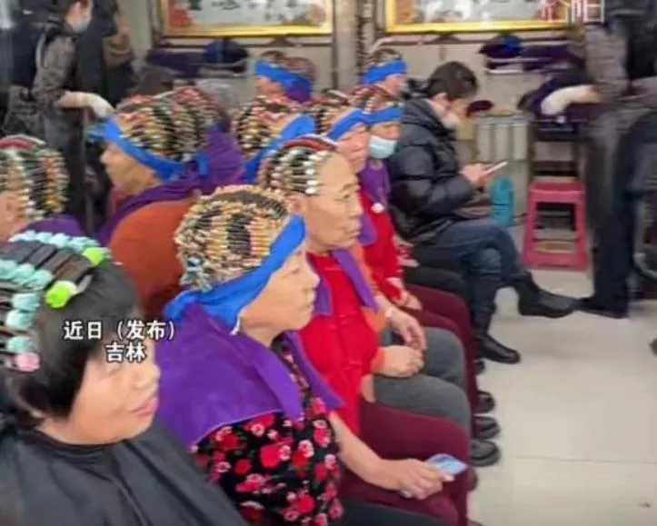 影/滿屋「花椰菜」！吉林大媽過年瘋燙髮「2hrs燙29個頭」