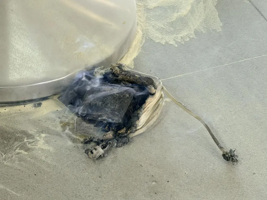 台中車站行動電源突自燃！鐵警籲民眾購買合格產品確保安全