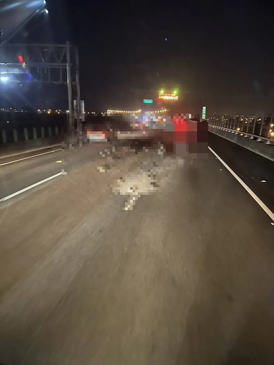 國3竹南段重大車禍！目擊者：老翁騎電輔車逆行遭自小客撞亡