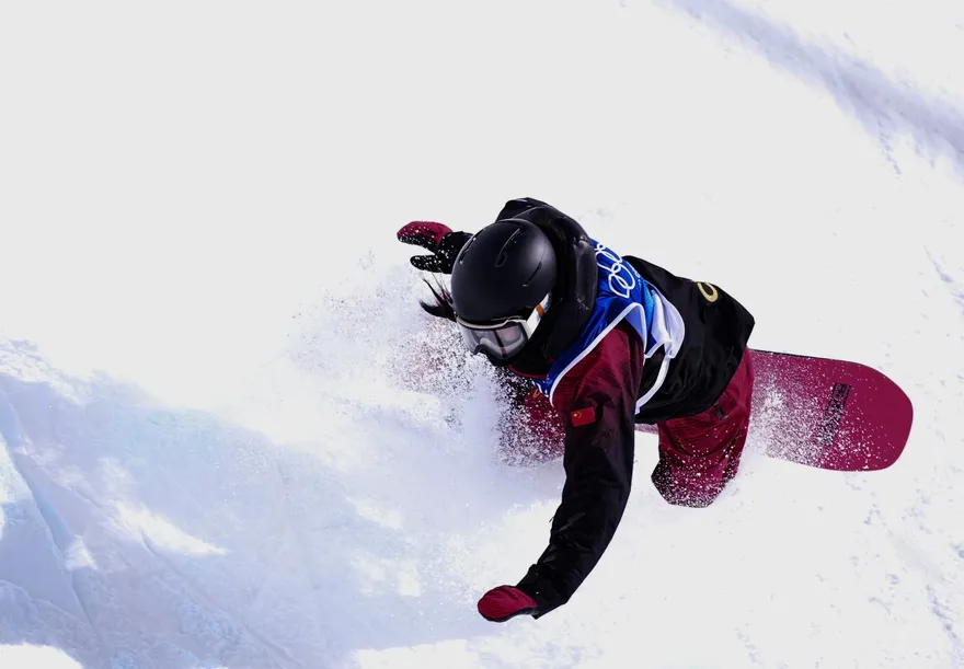 影/大陸名將劉佳宇出戰米蘭冬奧「頭臉撞地」昏迷　觀眾嚇壞