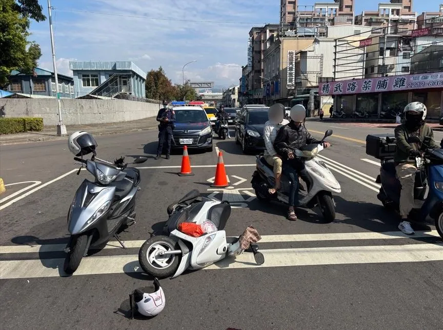 影/台中東區三機車連環撞！女騎士頭部大出血一度OHCA