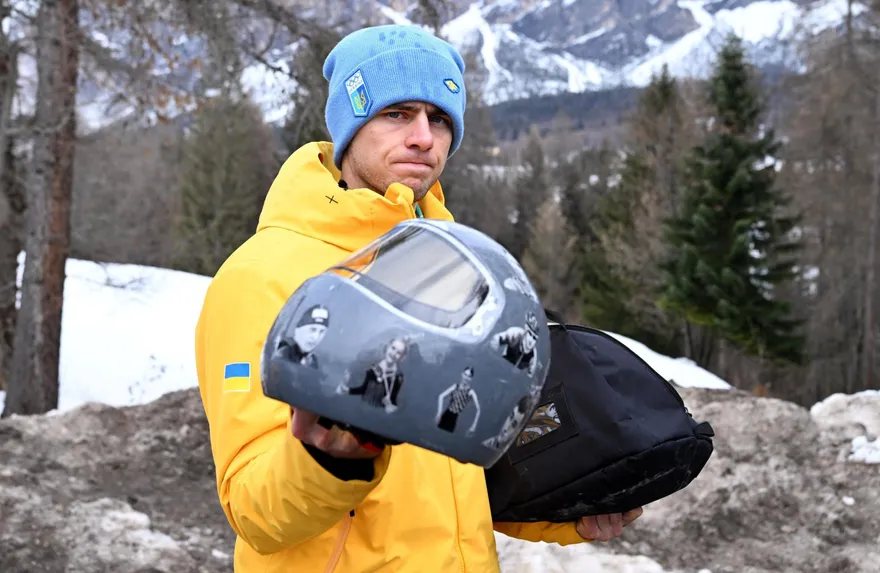 堅持戴悼念頭盔遭奧會取消資格　澤倫斯基力挺烏克蘭名將授予勳章