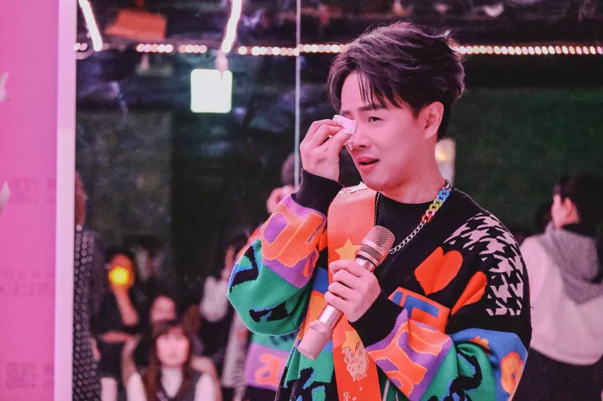 陳孟賢慶生收「鈔票蛋糕」淚崩！豪發6位數年終　曝最新計畫