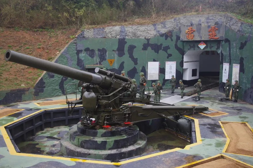 封存多年馬防部「砲王」240砲首射　2星中將與大兵聯手完成