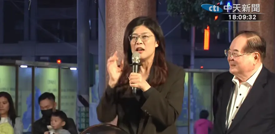 鄭麗文發紅包！張斯綱曝2千元與親筆信　揭司法應援內幕