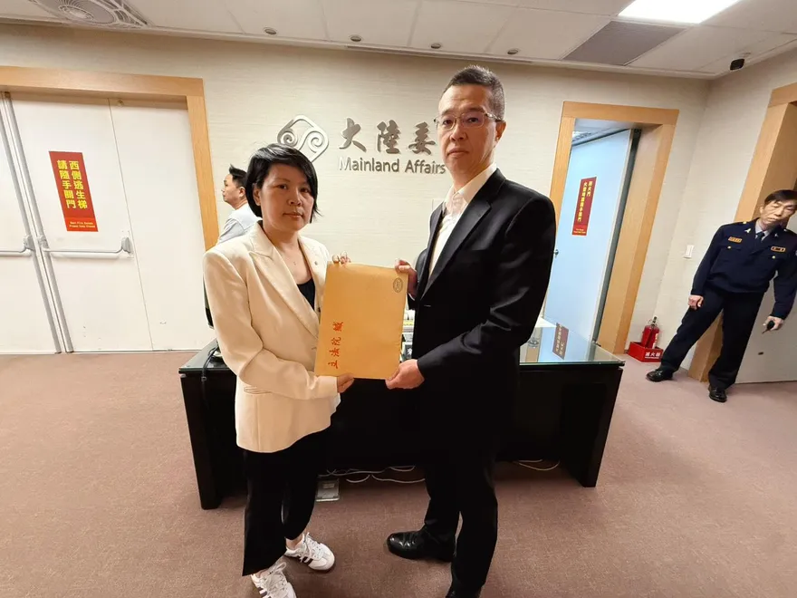 海基會認證的文件不算數了？李貞秀嗆梁文傑：挑戰民眾認知！