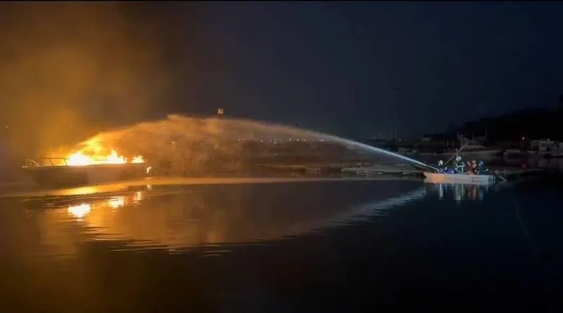 布袋漁港漁船起火！船長幫接電「瞬間爆炸」　全身60％燒燙傷