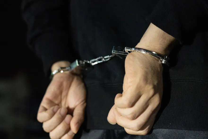 涉販毒！2台灣人柬埔寨落網　警突襲檢查大廈搜出毒品