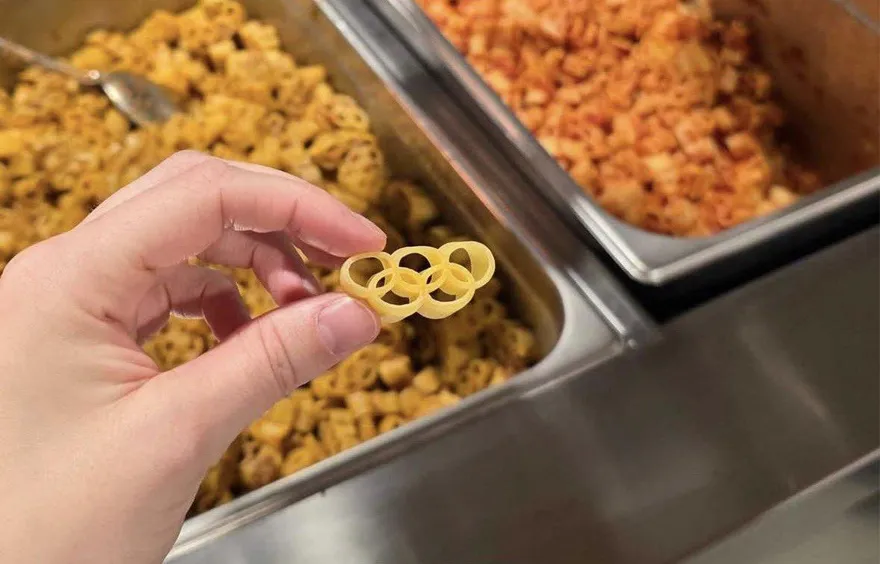 冬奧五環造型義大利麵爆紅！選手村餐飲好壞引戰