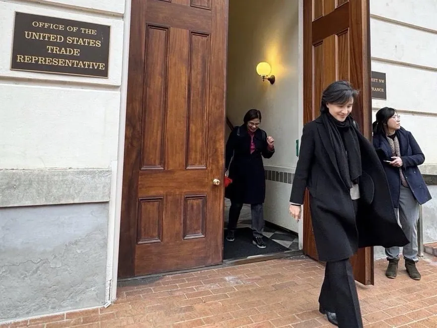 完成ART簽署小年夜返國　鄭麗君曝心聲：歷經10個月終於完成任務