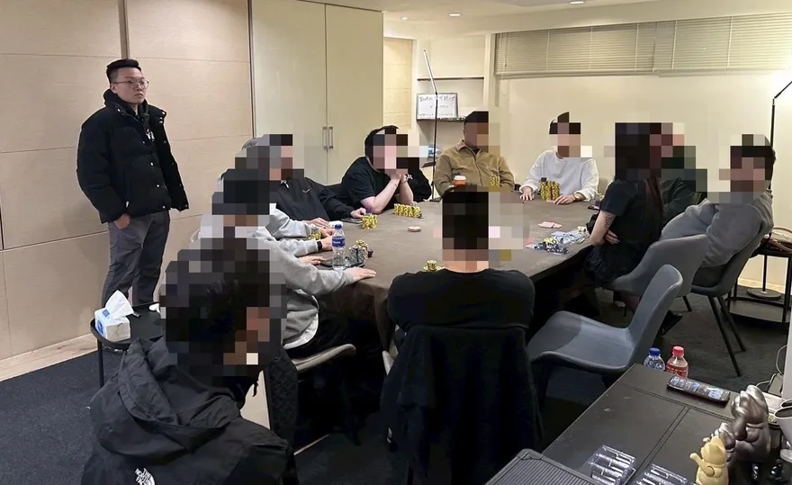 影/北市東區民宅藏職業賭場　警逮12人扣千萬賭資