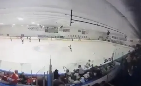 美國冰球賽打到一半驚傳槍響！釀3死　球員聞「砰砰砰」倉皇滑走