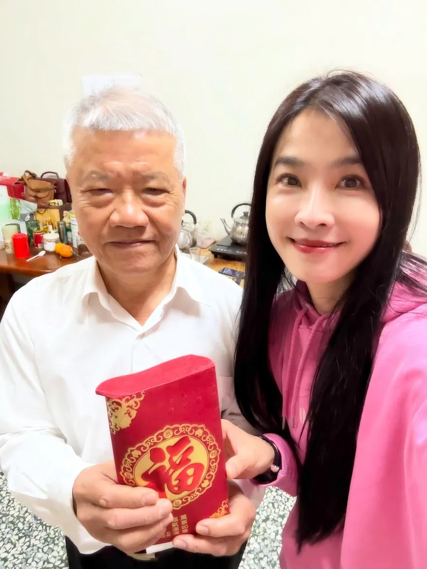 小嫻喪母後首次除夕圍爐！上香吐思念：媽媽要去好地方過年