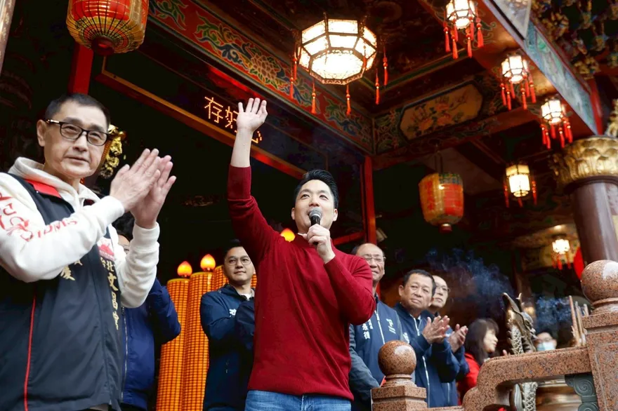 蔣萬安初一透早衝文昌宮！自曝「家長心聲」：大寶今年要會考