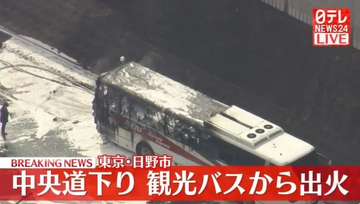 國道火燒車！東京中央高速公路巴士起火　所幸無傷亡傳出