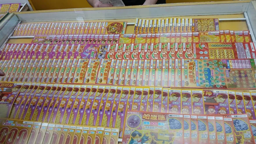 隨手一指！兒神手挑中100萬刮刮樂　北市年輕媽樂翻