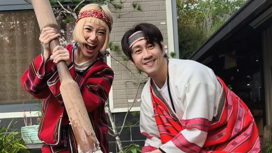 Lulu新婚首次回娘家！陳漢典變身「泰雅女婿」賣力搗年糕畫面曝光