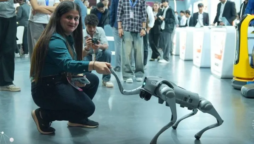 臉丟大了！印度大學參展AI峰會　買陸「宇樹機械狗」謊稱自研